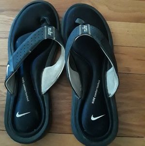 Nike  flip flops